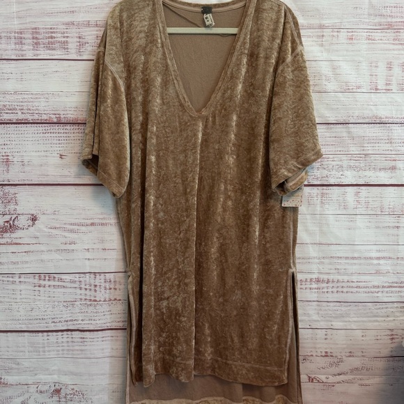 Free People Dresses & Skirts - NWT Free People Crushed Velvet High Low Tunic Tee Dress.